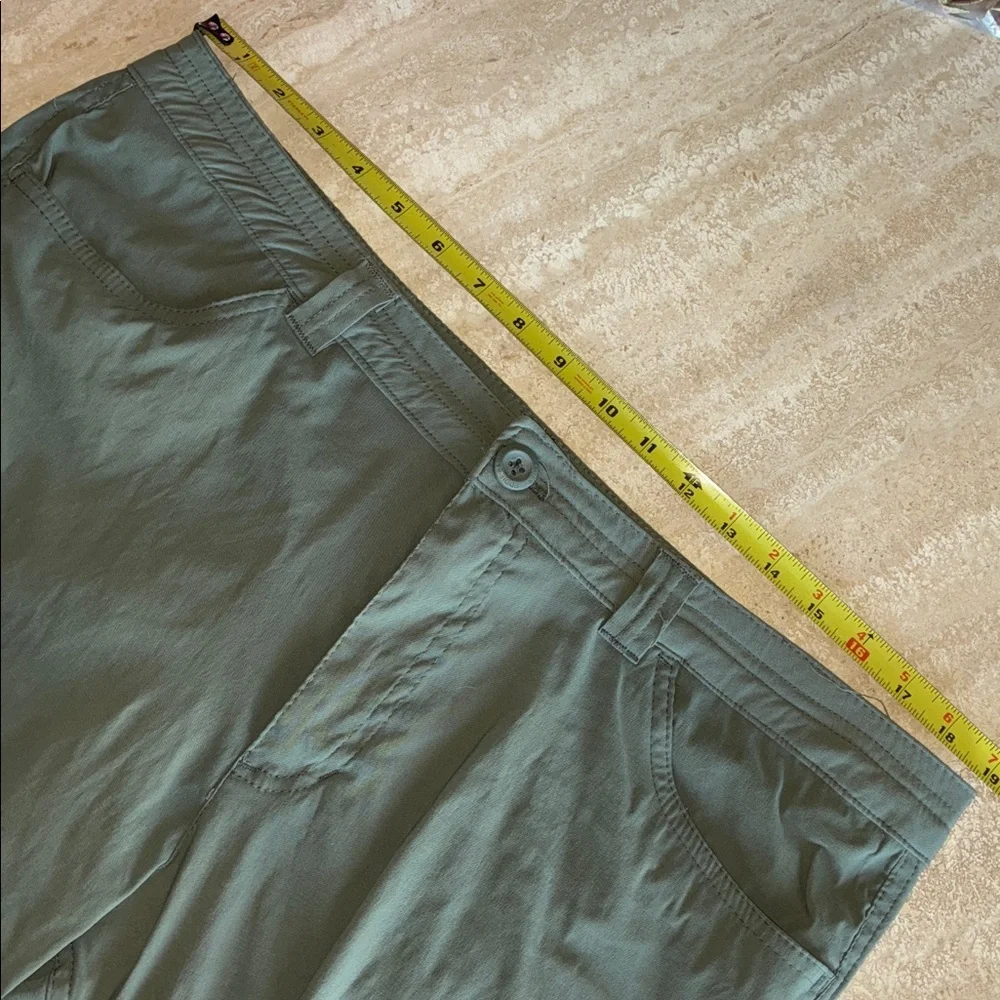 Not For Sale. EDDIE BAUER Olive Green Casual Cropped Pants. 16